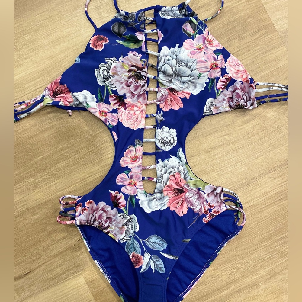 BRAND NEW NOT WORN Sexy 1-Piece Floral Bathing Suit